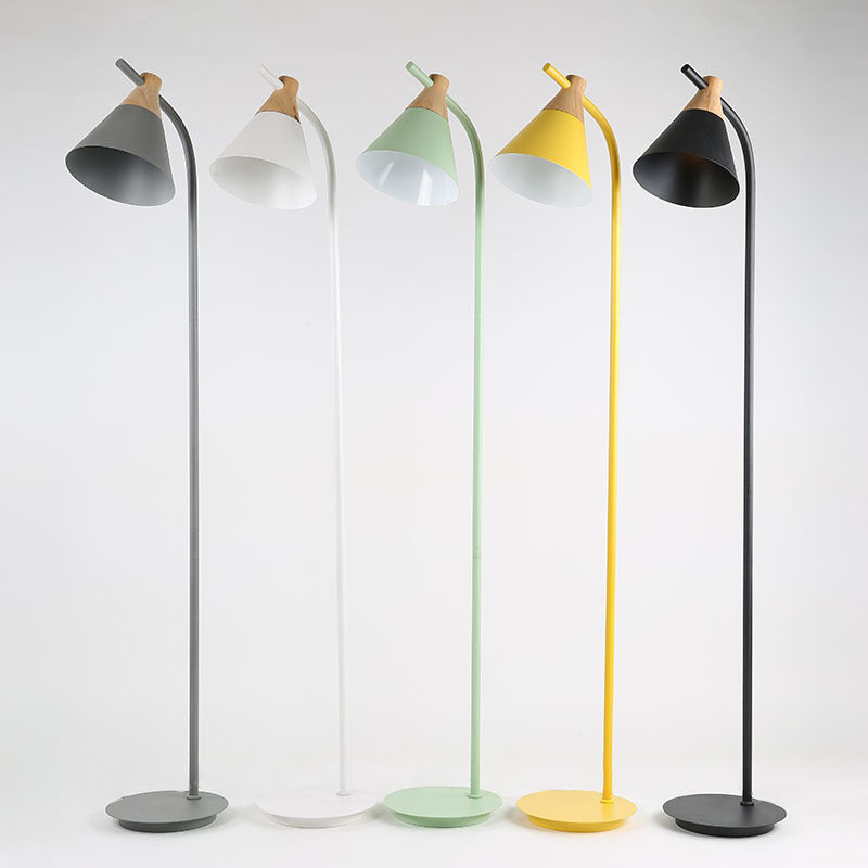 Scandinavische Vloerlamp van Metaal met Kegelvormige Kap | Staande Leeslamp met Gebogen Arm voor Woonkamer | Slaapkamer en Leeshoek
