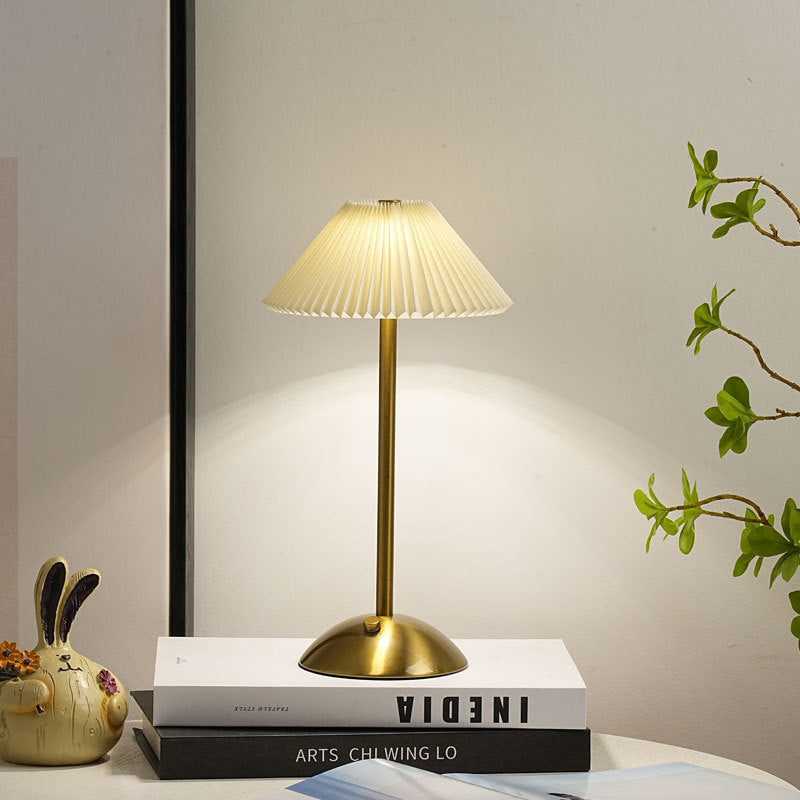 Oplaadbare Tafellamp met Geplooide Stoffen Kap | Snoerloze Bedlamp en Leeslamp van Metaal voor Nachtkastje | Slaapkamer en Woonkamer