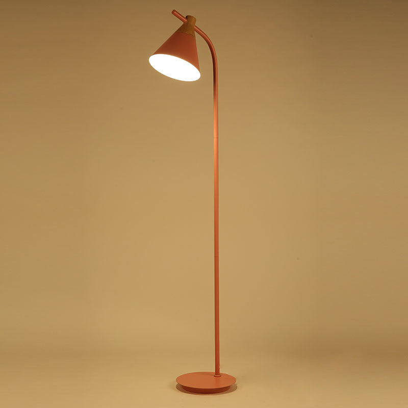 Scandinavische Vloerlamp van Metaal met Kegelvormige Kap | Staande Leeslamp met Gebogen Arm voor Woonkamer | Slaapkamer en Leeshoek