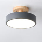Scandinavische Ronde LED Plafondlamp met Houten Voet Kleine Plafonnière met Ingebouwde LED en Keuze uit Lichtkleur voor Hal | Gang en Slaapkamer
