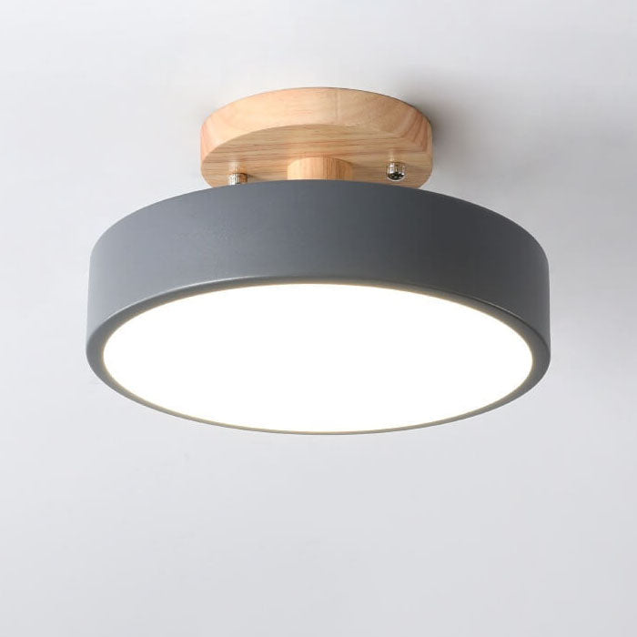 Scandinavische Ronde LED Plafondlamp met Houten Voet Kleine Plafonnière met Ingebouwde LED en Keuze uit Lichtkleur voor Hal | Gang en Slaapkamer
