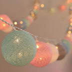 Katoenen Ballen Lichtslinger LED | Cotton Ball Lichtsnoer op USB of Batterijen met Warm Licht voor Slaapkamer | Kinderkamer en Woonkamer