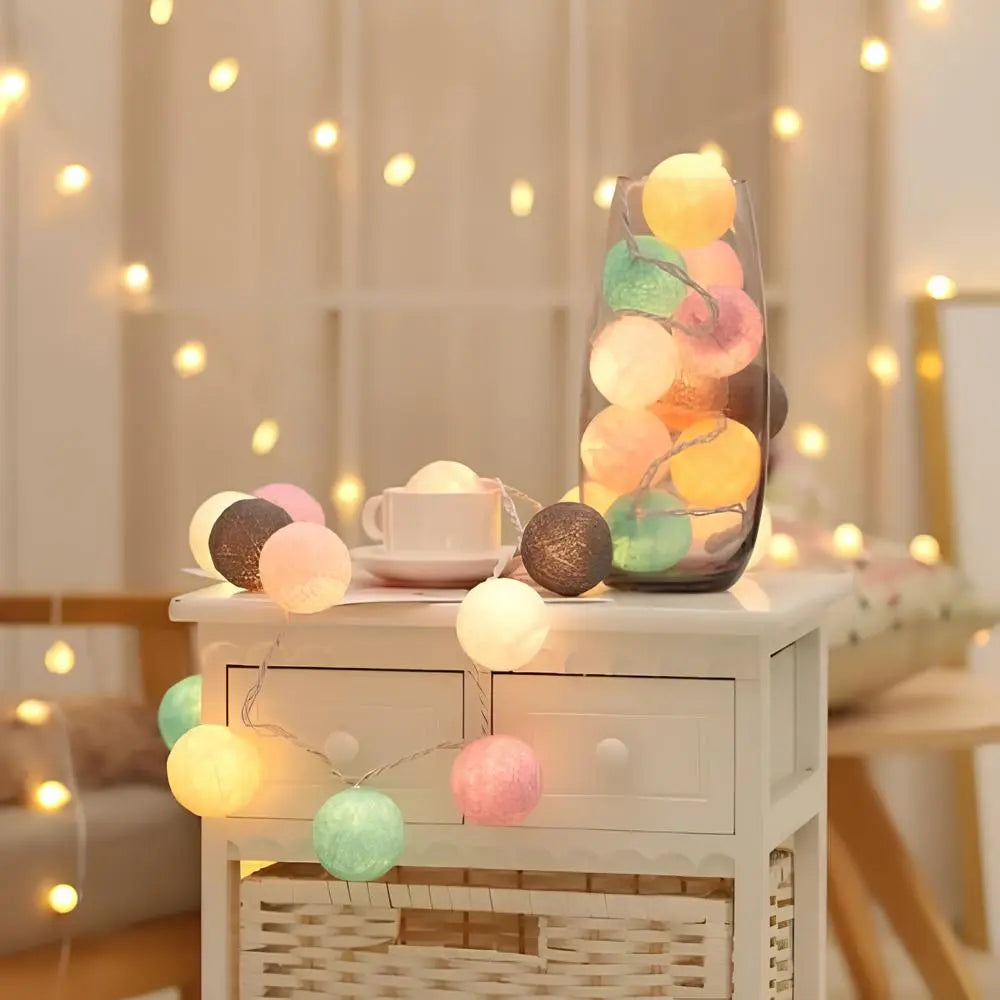 Katoenen Ballen Lichtslinger LED | Cotton Ball Lichtsnoer op USB of Batterijen met Warm Licht voor Slaapkamer | Kinderkamer en Woonkamer