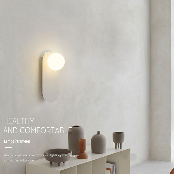 Wandlamp met Glazen Bol Minimalistische Scandinavische Wandverlichting met Ovale Metalen Achterplaat voor Slaapkamer | Hal en Woonkamer