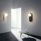 Wandlamp met Glazen Bol Minimalistische Scandinavische Wandverlichting met Ovale Metalen Achterplaat voor Slaapkamer | Hal en Woonkamer