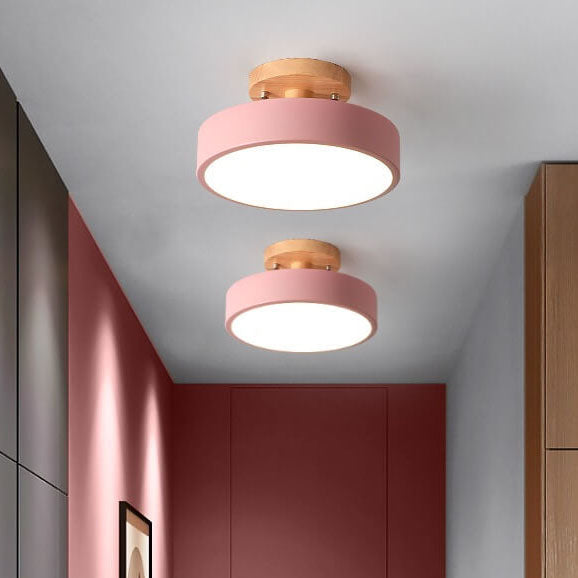 Scandinavische Ronde LED Plafondlamp met Houten Voet Kleine Plafonnière met Ingebouwde LED en Keuze uit Lichtkleur voor Hal | Gang en Slaapkamer