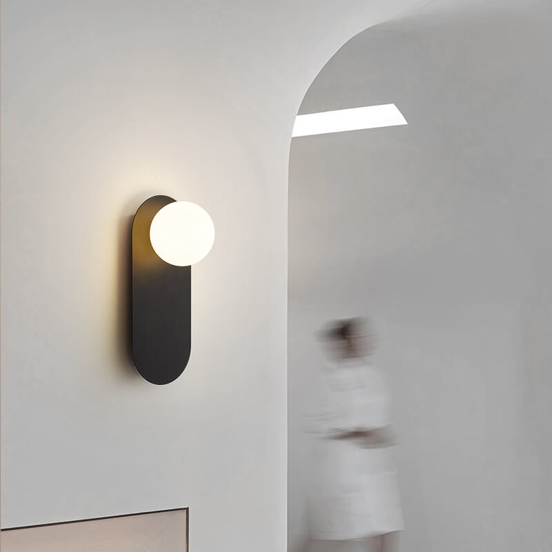 Wandlamp met Glazen Bol Minimalistische Scandinavische Wandverlichting met Ovale Metalen Achterplaat voor Slaapkamer | Hal en Woonkamer