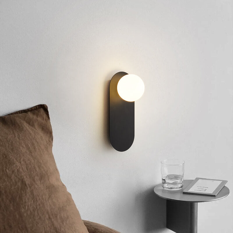 Wandlamp met Glazen Bol Minimalistische Scandinavische Wandverlichting met Ovale Metalen Achterplaat voor Slaapkamer | Hal en Woonkamer