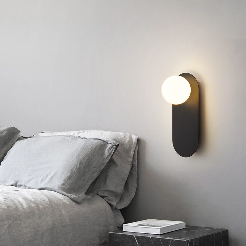 Wandlamp met Glazen Bol Minimalistische Scandinavische Wandverlichting met Ovale Metalen Achterplaat voor Slaapkamer | Hal en Woonkamer