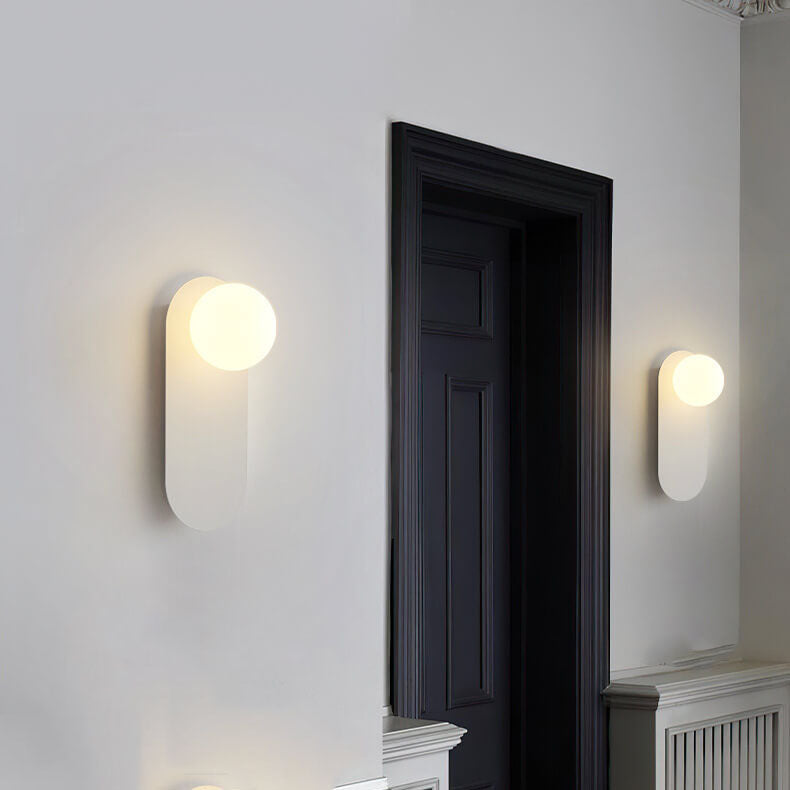 Wandlamp met Glazen Bol Minimalistische Scandinavische Wandverlichting met Ovale Metalen Achterplaat voor Slaapkamer | Hal en Woonkamer