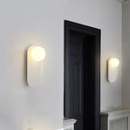 Wandlamp met Glazen Bol Minimalistische Scandinavische Wandverlichting met Ovale Metalen Achterplaat voor Slaapkamer | Hal en Woonkamer