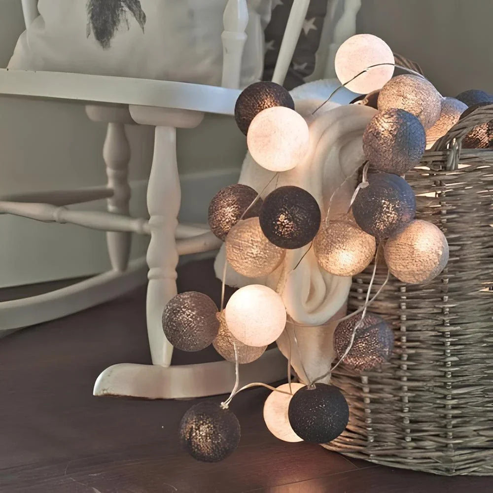 Katoenen Ballen Lichtslinger LED | Cotton Ball Lichtsnoer op USB of Batterijen met Warm Licht voor Slaapkamer | Kinderkamer en Woonkamer