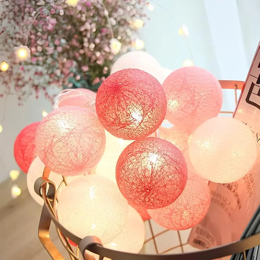 Katoenen Ballen Lichtslinger LED | Cotton Ball Lichtsnoer op USB of Batterijen met Warm Licht voor Slaapkamer | Kinderkamer en Woonkamer