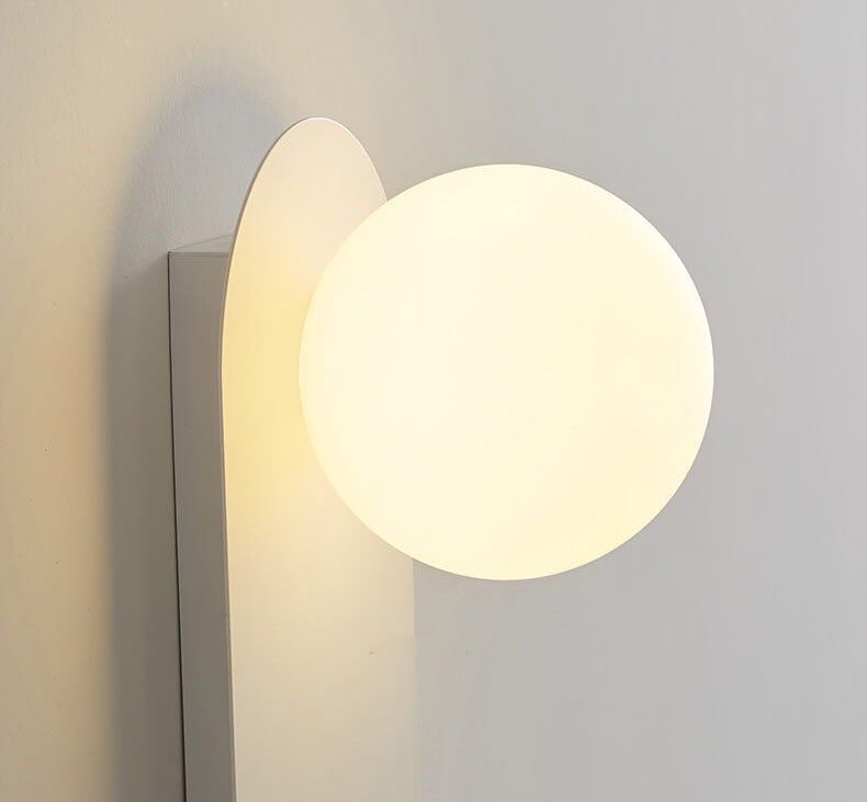 Wandlamp met Glazen Bol Minimalistische Scandinavische Wandverlichting met Ovale Metalen Achterplaat voor Slaapkamer | Hal en Woonkamer