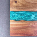Acaciahouten Snijplank met Resin Rivier | Serveerplank en Borrelplank voor Kaas en Vlees | Handgemaakte Tapasplank voor Keuken en Tafel