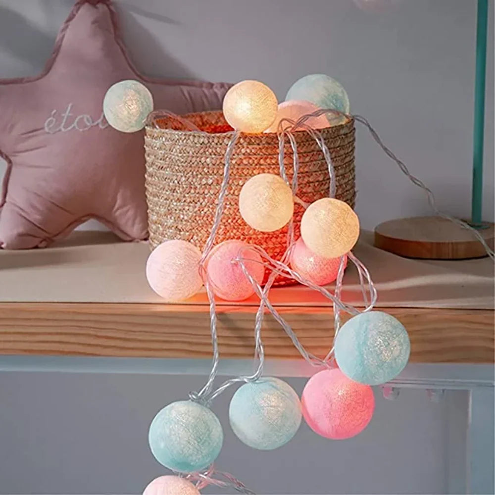 Katoenen Ballen Lichtslinger LED | Cotton Ball Lichtsnoer op USB of Batterijen met Warm Licht voor Slaapkamer | Kinderkamer en Woonkamer