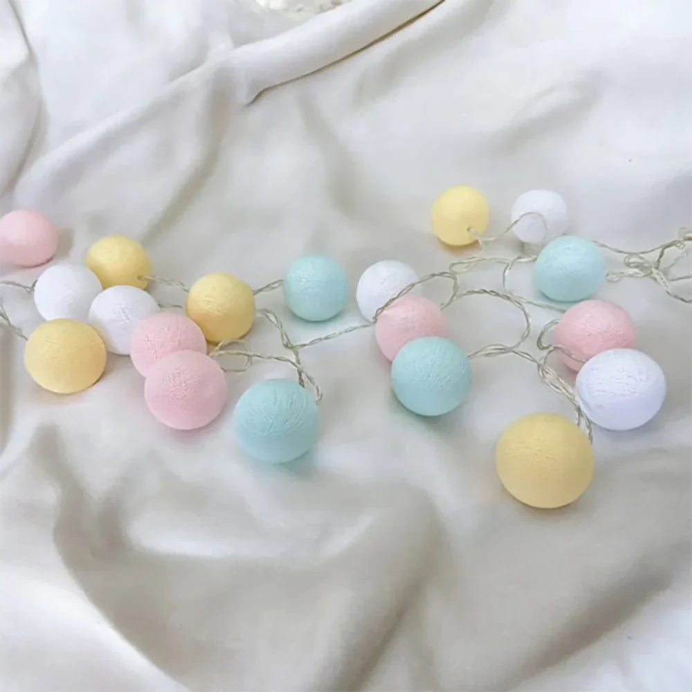 Katoenen Ballen Lichtslinger LED | Cotton Ball Lichtsnoer op USB of Batterijen met Warm Licht voor Slaapkamer | Kinderkamer en Woonkamer