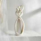 Abstract Beeld van een Omhelzend Koppel Moderne Decoratieve Sculptuur van Kunsthars als Woonaccessoire voor Woonkamer | Slaapkamer en Kantoor