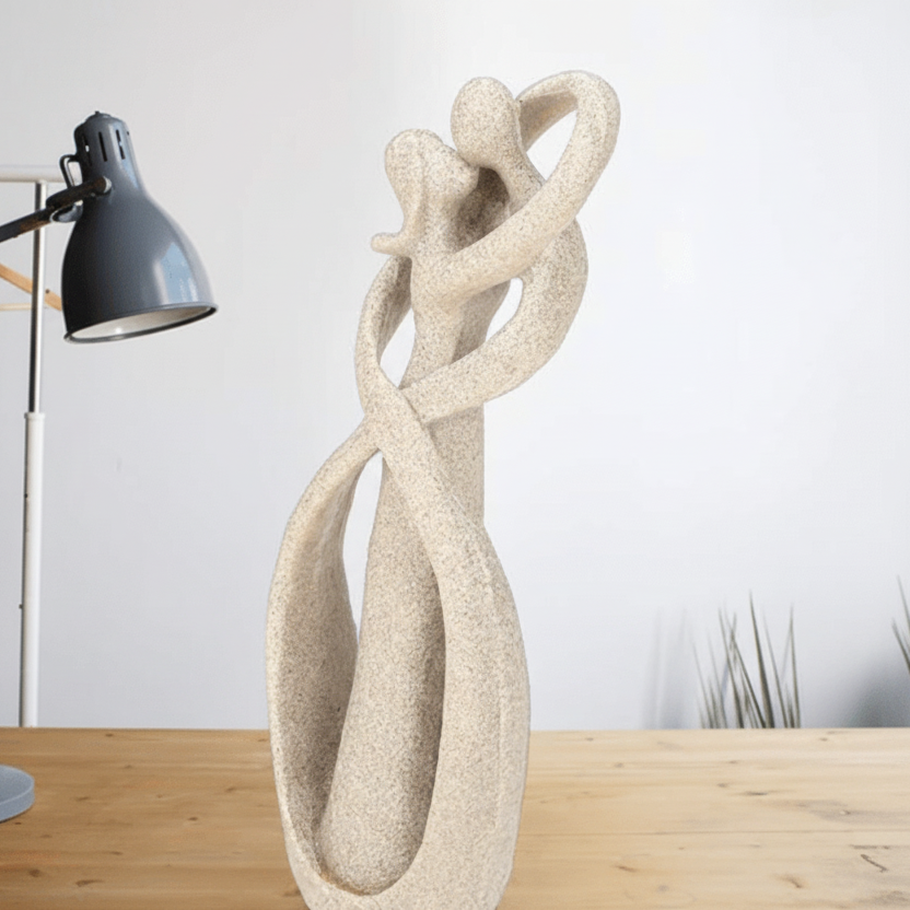Abstract Beeld van een Omhelzend Koppel Moderne Decoratieve Sculptuur van Kunsthars als Woonaccessoire voor Woonkamer | Slaapkamer en Kantoor