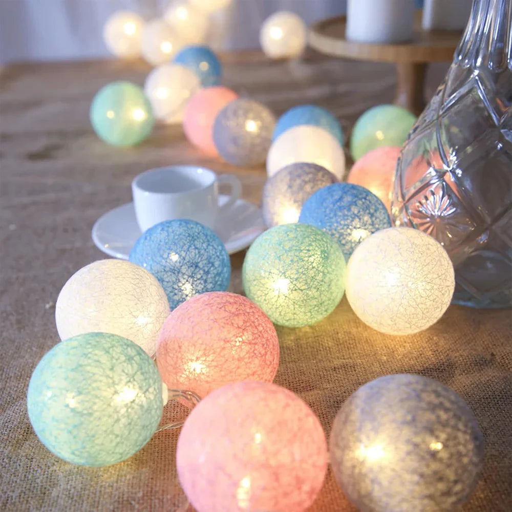 Katoenen Ballen Lichtslinger LED | Cotton Ball Lichtsnoer op USB of Batterijen met Warm Licht voor Slaapkamer | Kinderkamer en Woonkamer