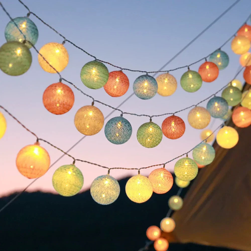 Katoenen Ballen Lichtslinger LED | Cotton Ball Lichtsnoer op USB of Batterijen met Warm Licht voor Slaapkamer | Kinderkamer en Woonkamer
