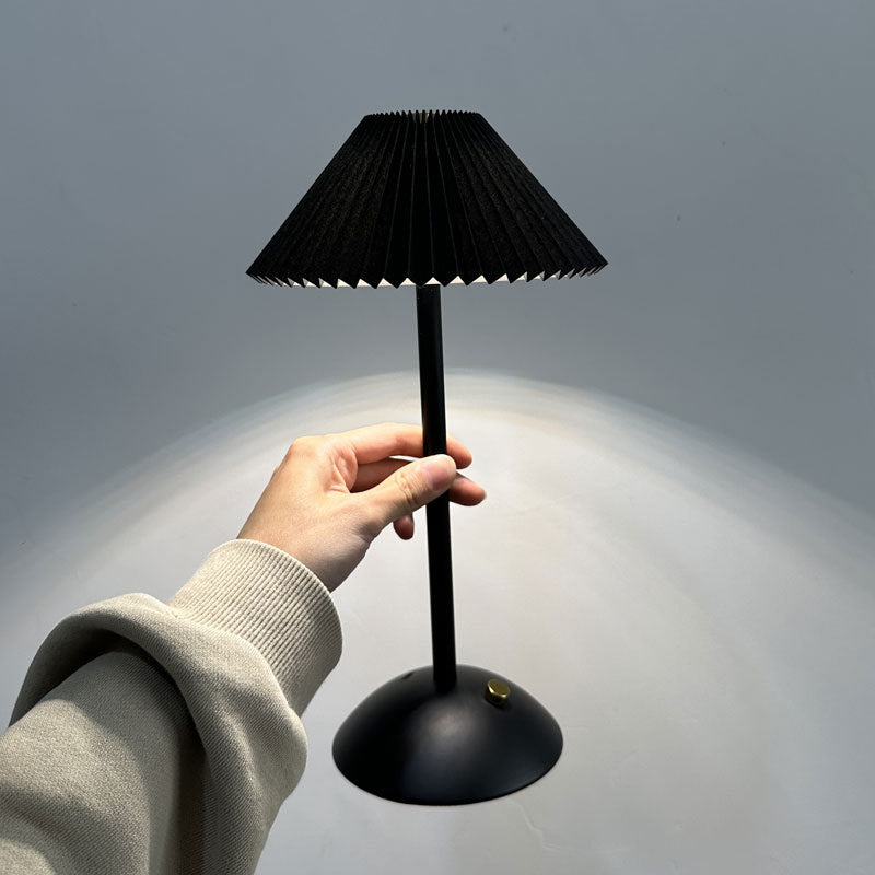 Oplaadbare Tafellamp met Geplooide Stoffen Kap | Snoerloze Bedlamp en Leeslamp van Metaal voor Nachtkastje | Slaapkamer en Woonkamer
