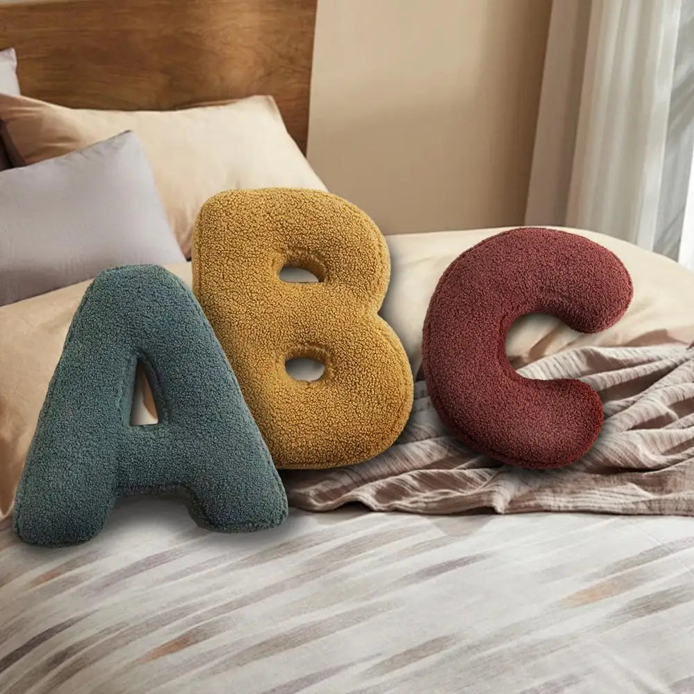 Letterkussen Alfabet Sierkussen in Lettervorm Zacht Decoratief Kussen voor Naam of Initialen op Bank | Bed en Kinderkamer