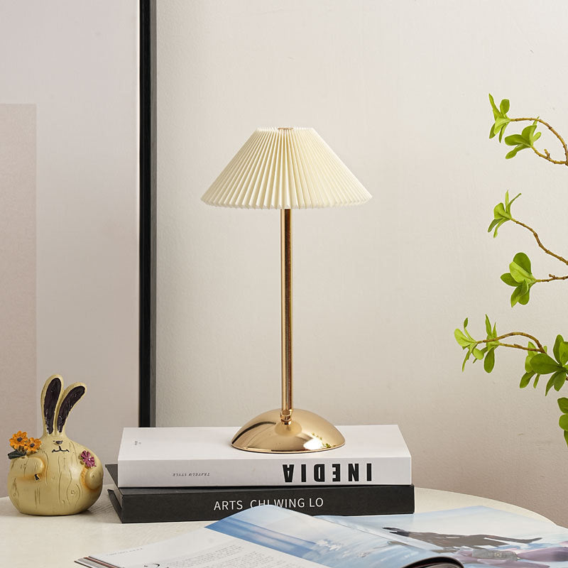 Oplaadbare Tafellamp met Geplooide Stoffen Kap | Snoerloze Bedlamp en Leeslamp van Metaal voor Nachtkastje | Slaapkamer en Woonkamer