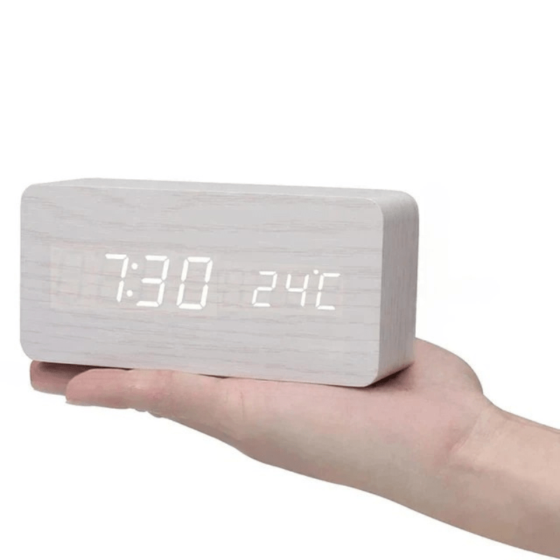 Houten LED Wekker met Geluidsbediening Digitale Tafelklok met Instelbare Helderheid op USB of Batterij voor Nachtkastje | Bureau en Woonkamer