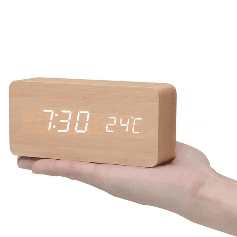 Houten LED Wekker met Geluidsbediening Digitale Tafelklok met Instelbare Helderheid op USB of Batterij voor Nachtkastje | Bureau en Woonkamer